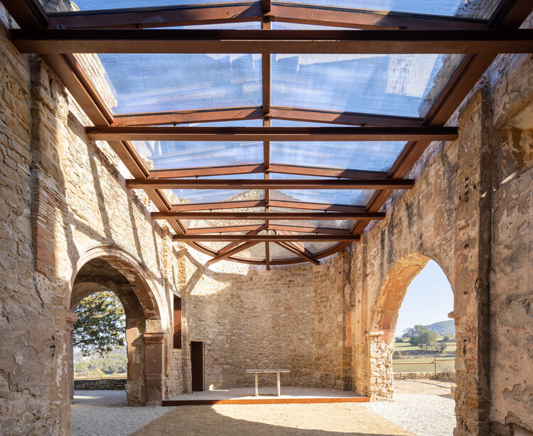 圣埃斯特韦教堂修缮工程 / Santamaría Arquitectes - 修复项目